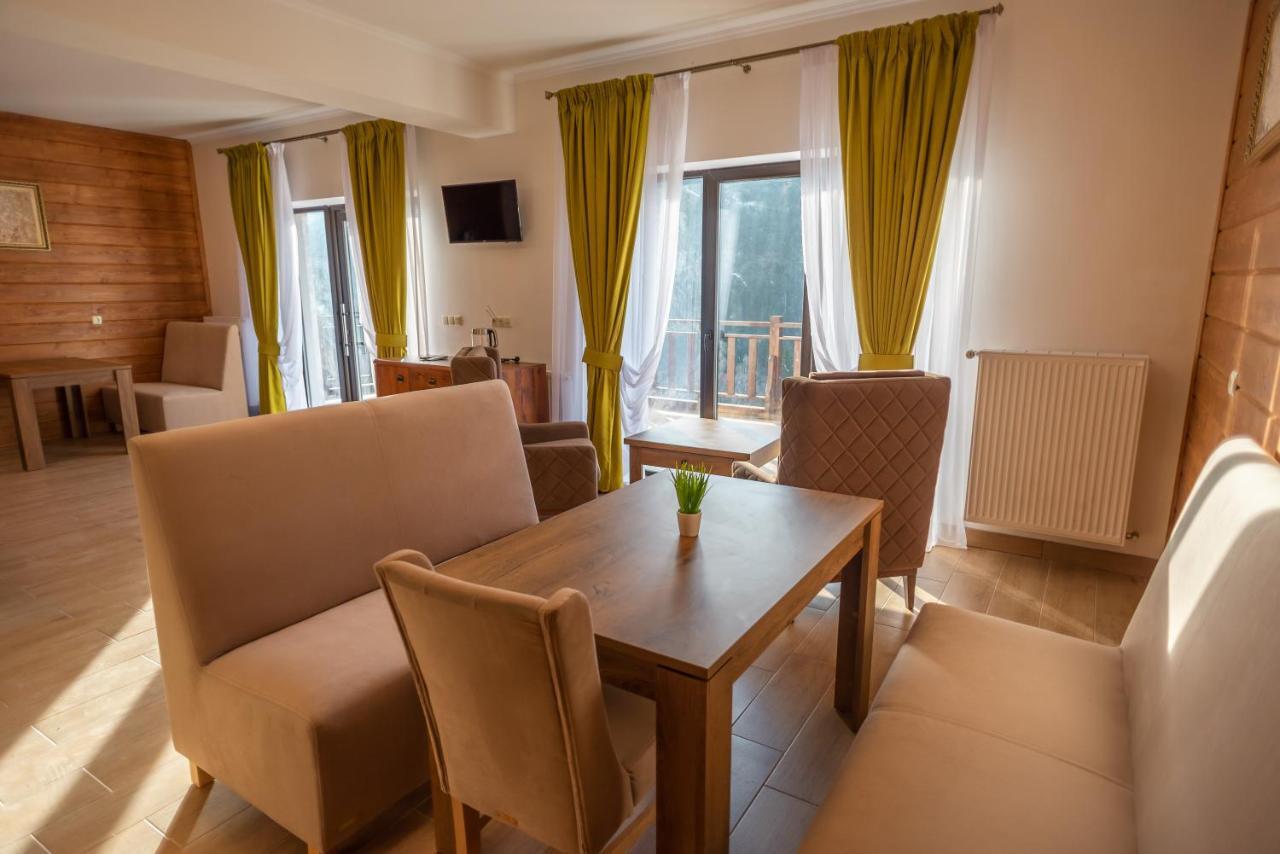 Residence Nesh Tatariv Ngoại thất bức ảnh